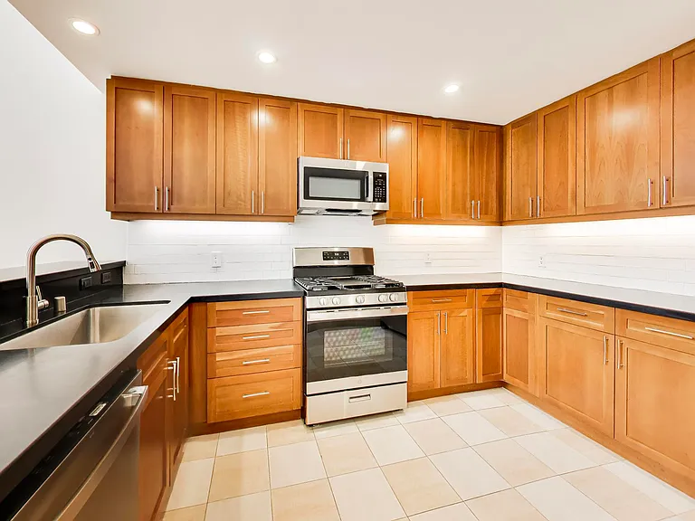 637 Natoma St #3 — Photo 9