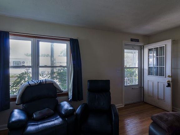 4th image of 413 E Plum St