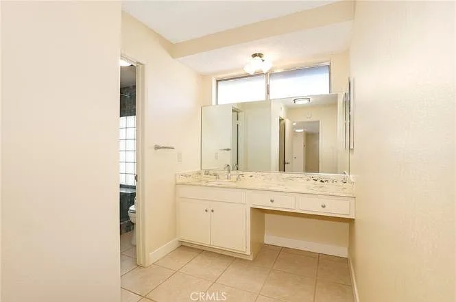 20017 Hemmingway St — Photo 30