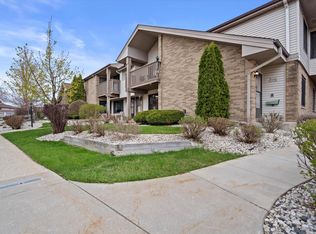 W176N9735 Rivercrest Dr, Germantown, WI 53022