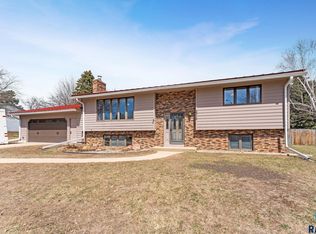2312 S Mockingbird Cir, Sioux Falls, SD 57103