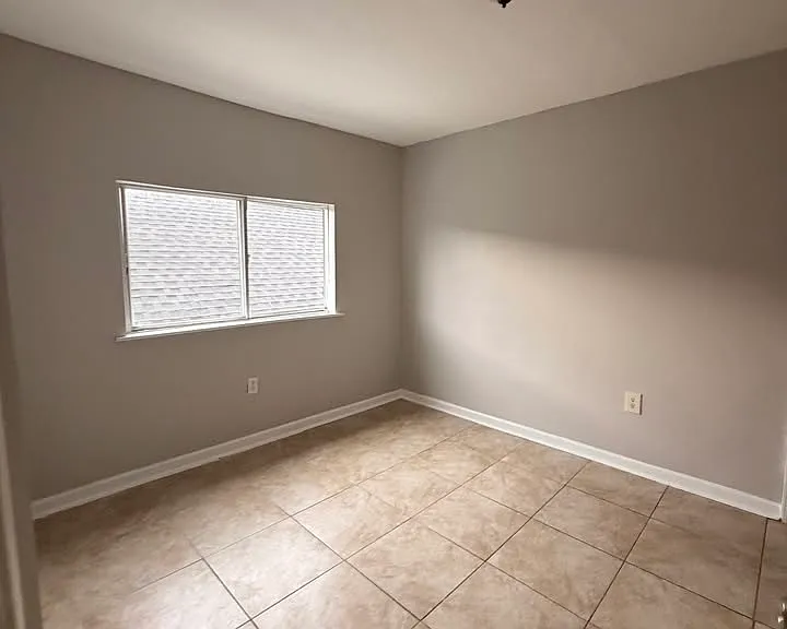 932 Lamanche St — Photo 10