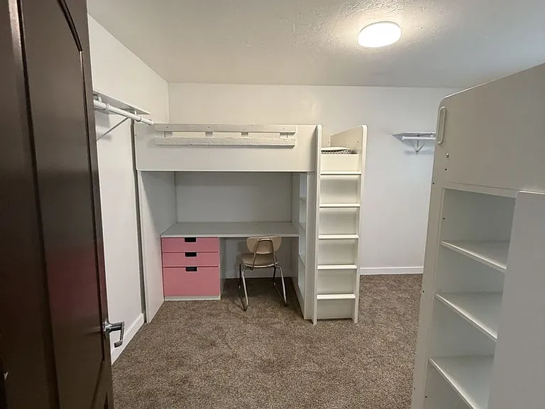 420 E Mill Rd — Photo 14