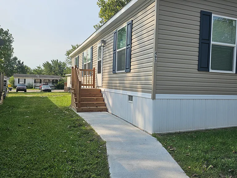 493 Apple St — Photo 1