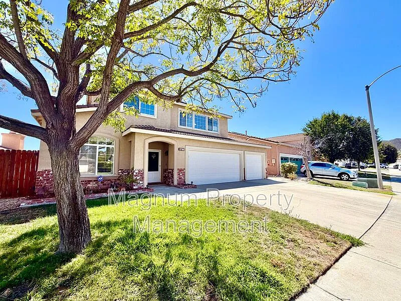 4 bed, 3.0 bath, 3010 sqft, $3,995 — Photo 2