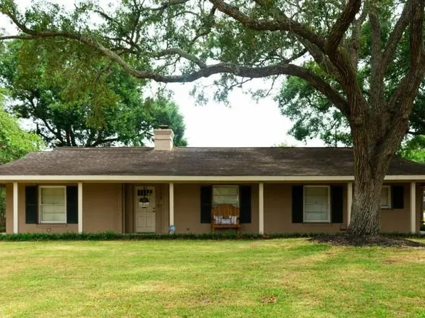 900 6th St, Bay City, TX 77414
