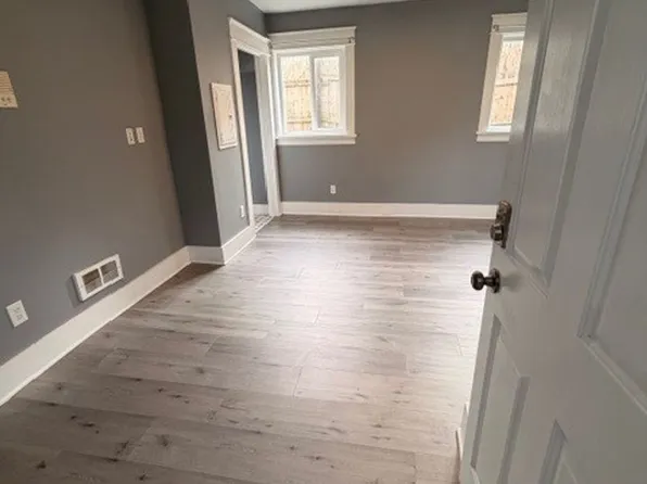 Taylor Place Property, 1543 Exchange St APT 402, Astoria, OR 97103