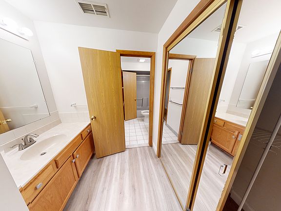 5th image of 30 Evergreen Ln #30B