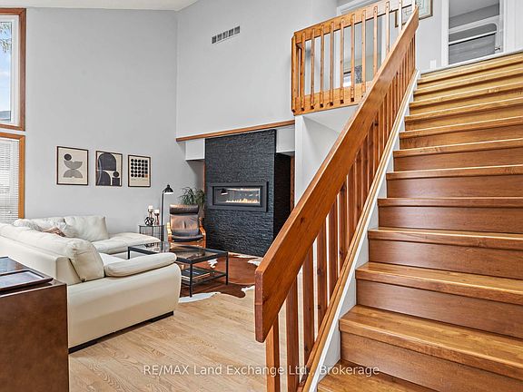 3rd image of 222 Penetangore Row