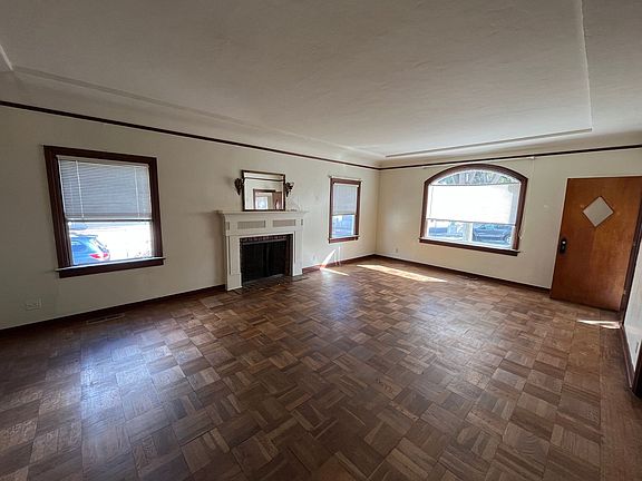 4th image of 560 Jefferson St #A
