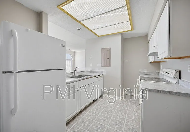 724 Harbor Springs Trl — Photo 6