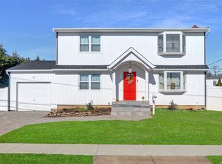 311 N Linden St, Massapequa, NY 11758