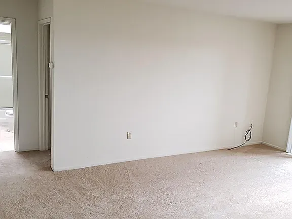 Sunset Vista Apartments — Photo 39