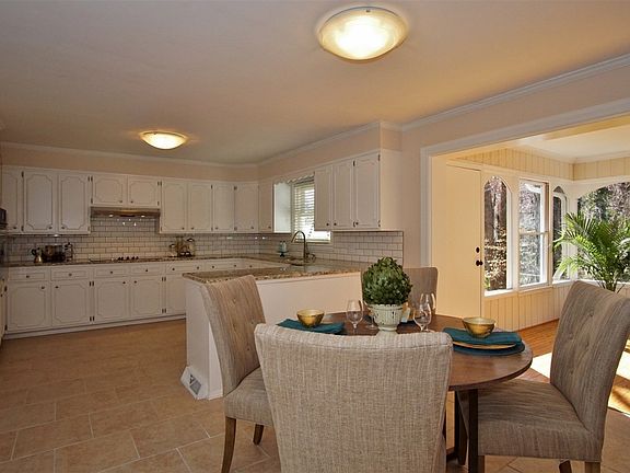 Breakfast room, main kitchen