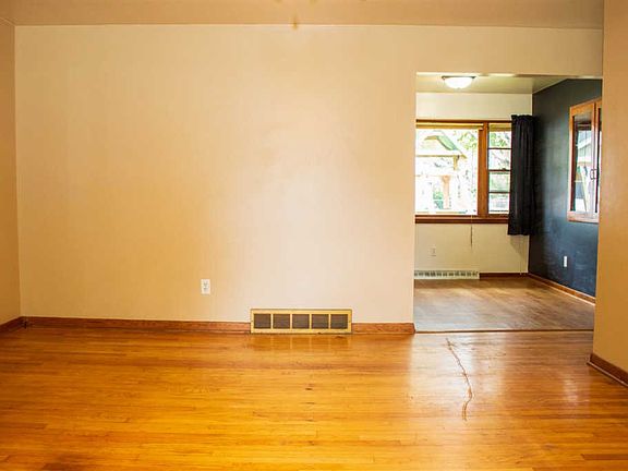 5th image of 7701 Eastmont Ave