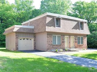 11821 Charlemagne Dr, Maryland Heights, MO 63043