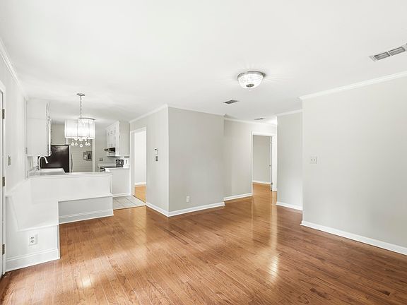 3rd image of 2405 Limerick Dr