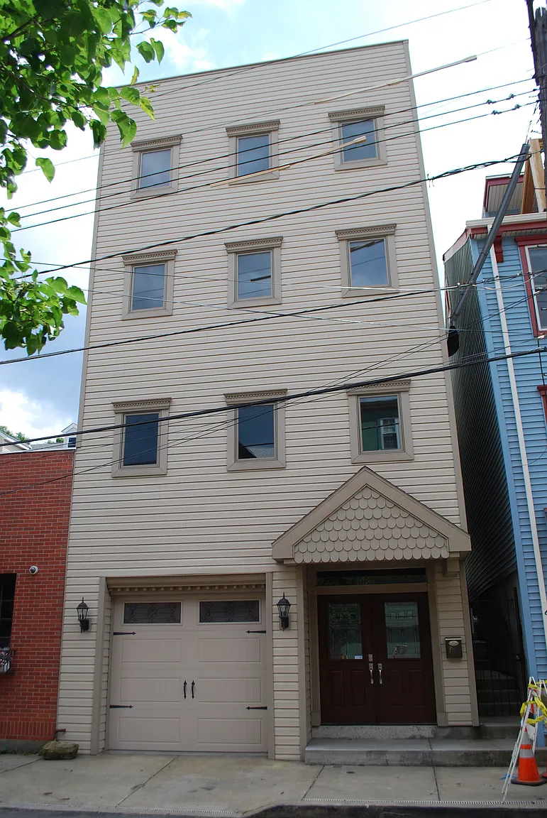 176 Pius St photo 1