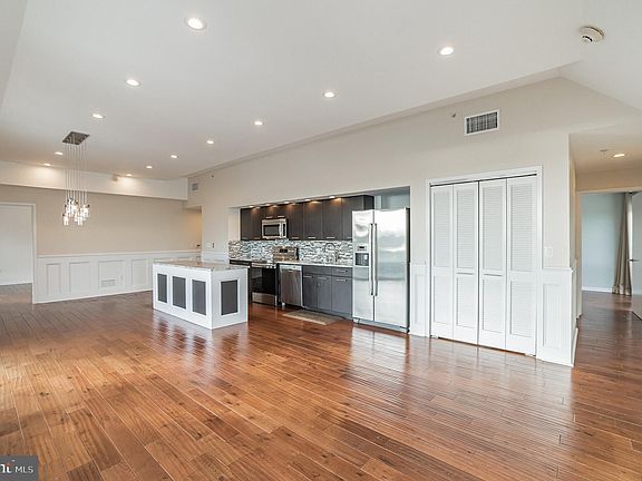 3rd image of 603 N American St #601