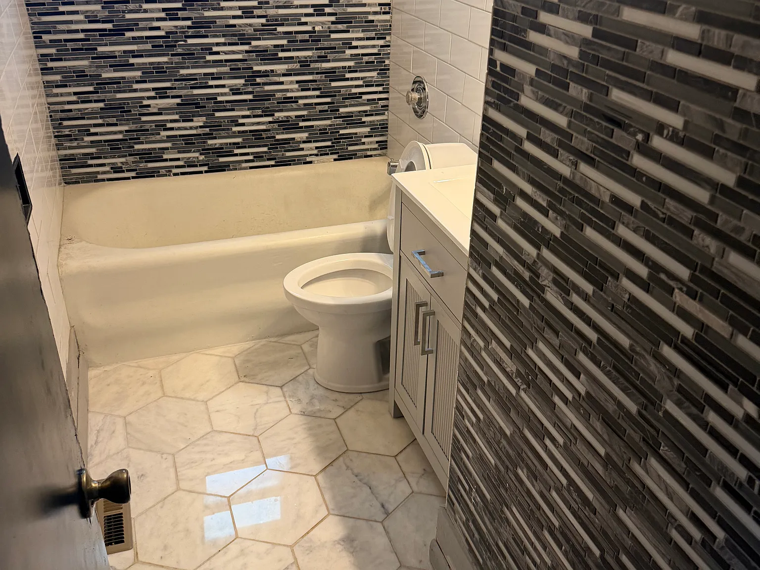 3 bed, 1118 sqft, $2,500 — Photo 4