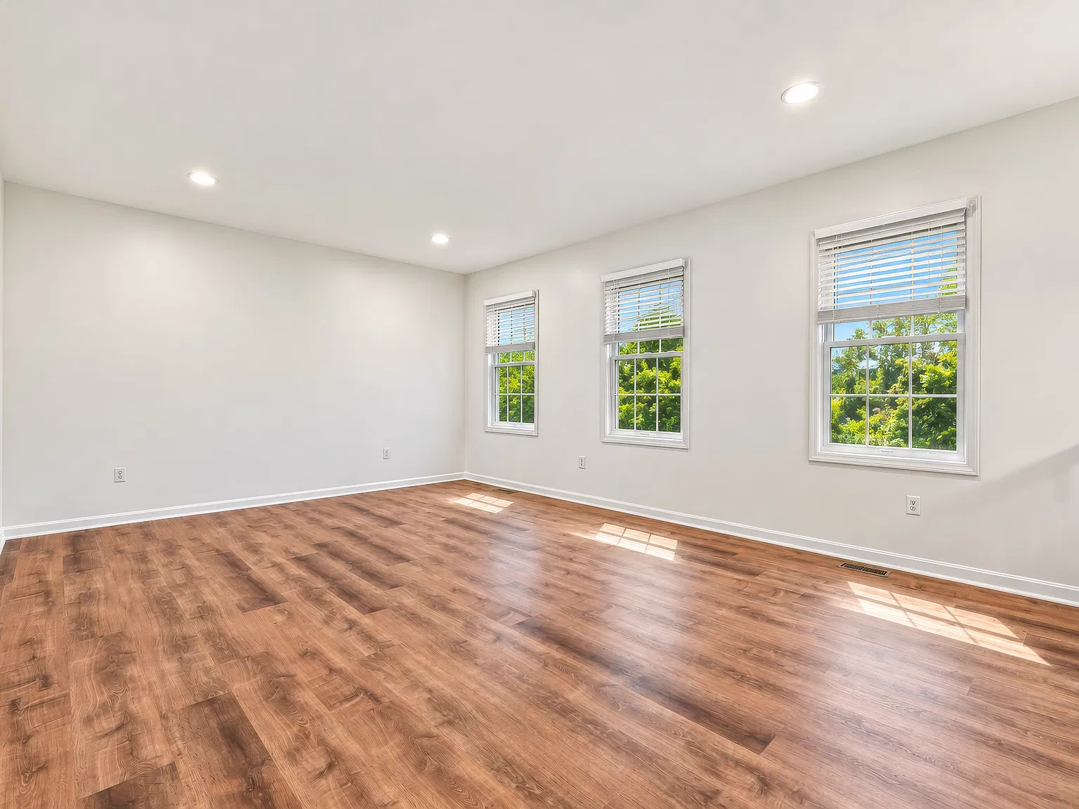 3 bed, 2.5 bath, 1950 sqft, $2,495 — Photo 2