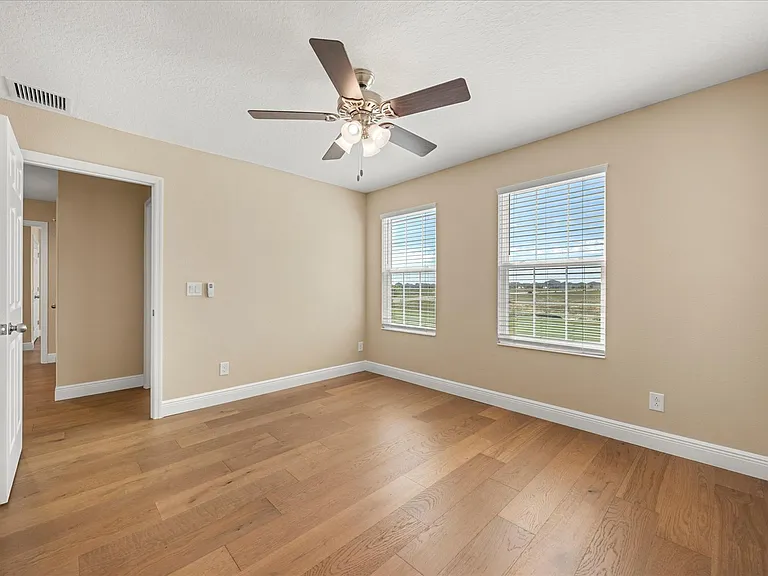 2049 Heart Lake Dr — Photo 17