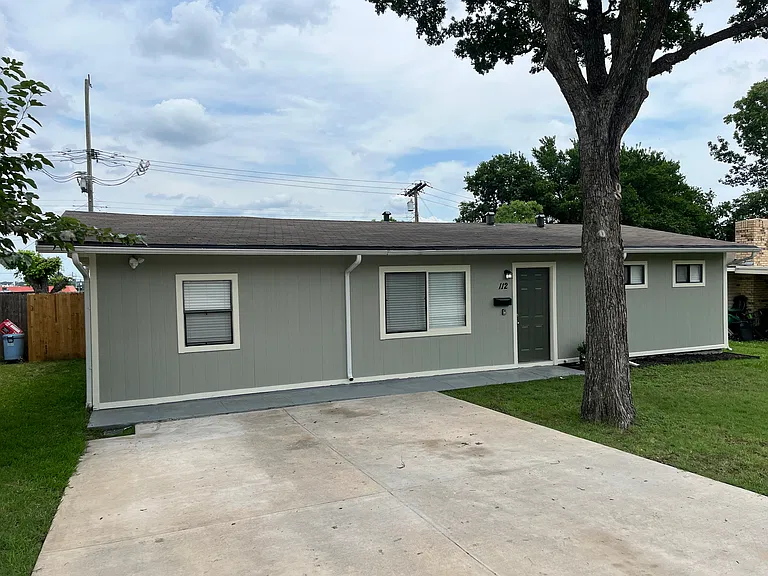 112 Derby Ln — Photo 3