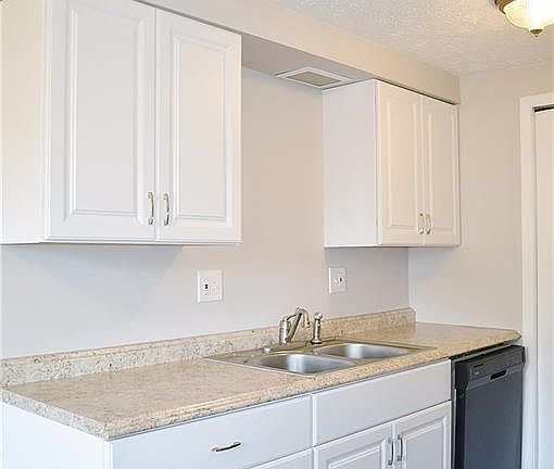 4th image of 1649 Villa South Dr