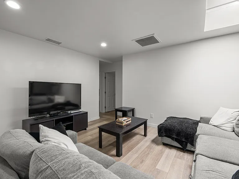 4925 Rockford Dr — Photo 4