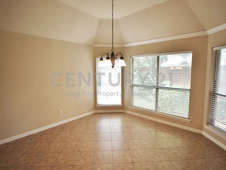 2610 Tall Meadows Dr — Photo 9
