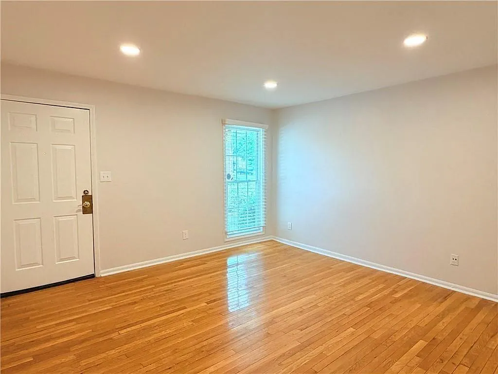 1166 Booth Rd SW — Photo 3