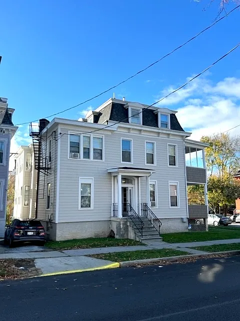 Building Photo - 132 Franklin St