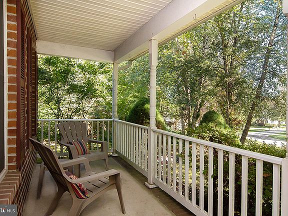3rd image of 4 Oakmont Cir