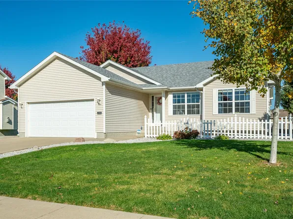 2901 SE Stone Ridge St, Grimes, IA 50111