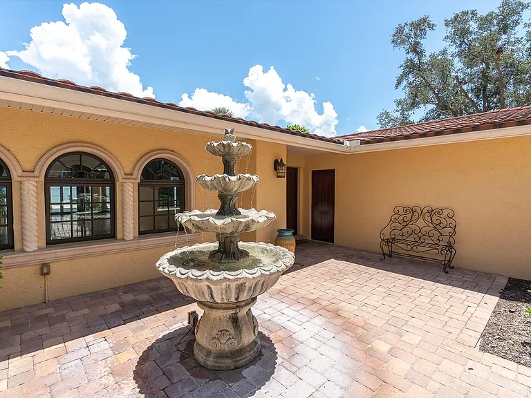 5810 Bahama Shores Dr S — Photo 6