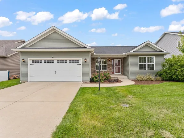 35 Lodge Trl, Monticello, IL 61856