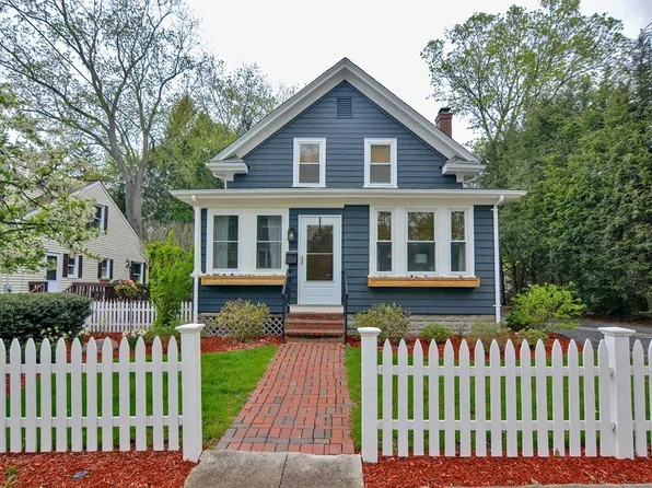 30 Seagrave St, Uxbridge, MA 01569