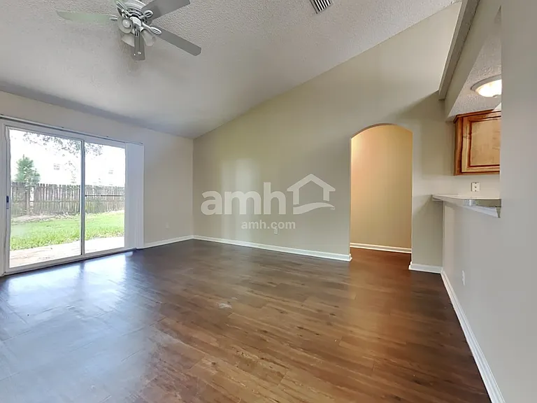 1215 Summer Springs Dr — Photo 6