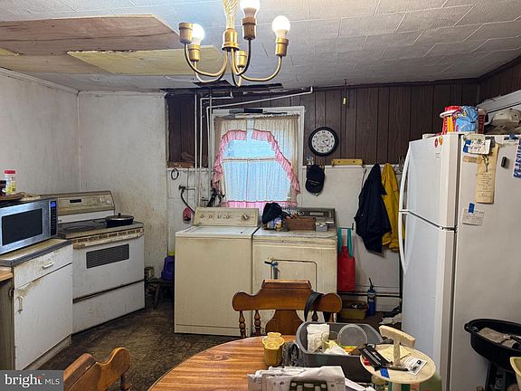 5th image of 35 Cambria Ave