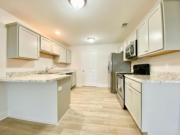 3rd image of 718 Leeward St