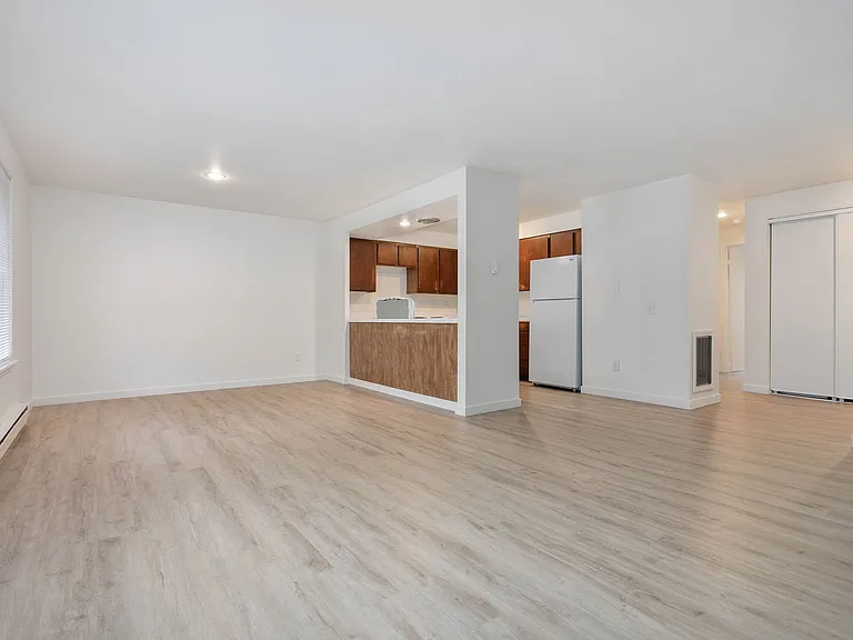 Glacier Park Apartments — Photo 20