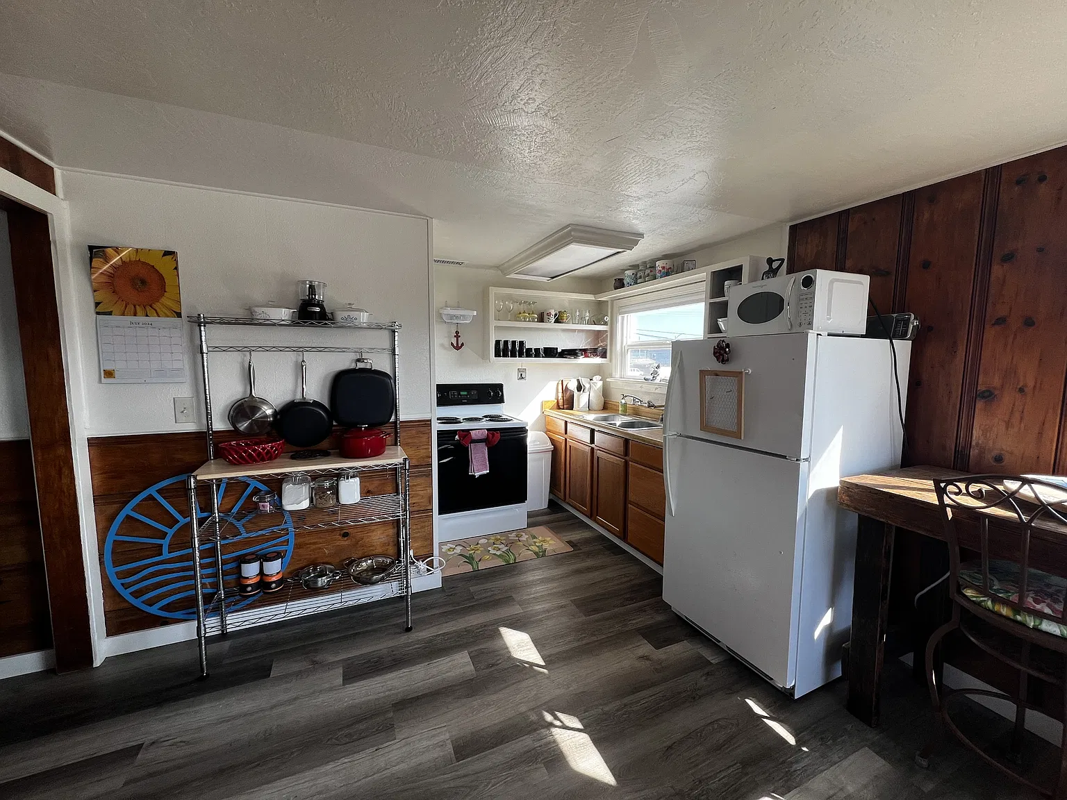 850 D Street - - — Photo 4