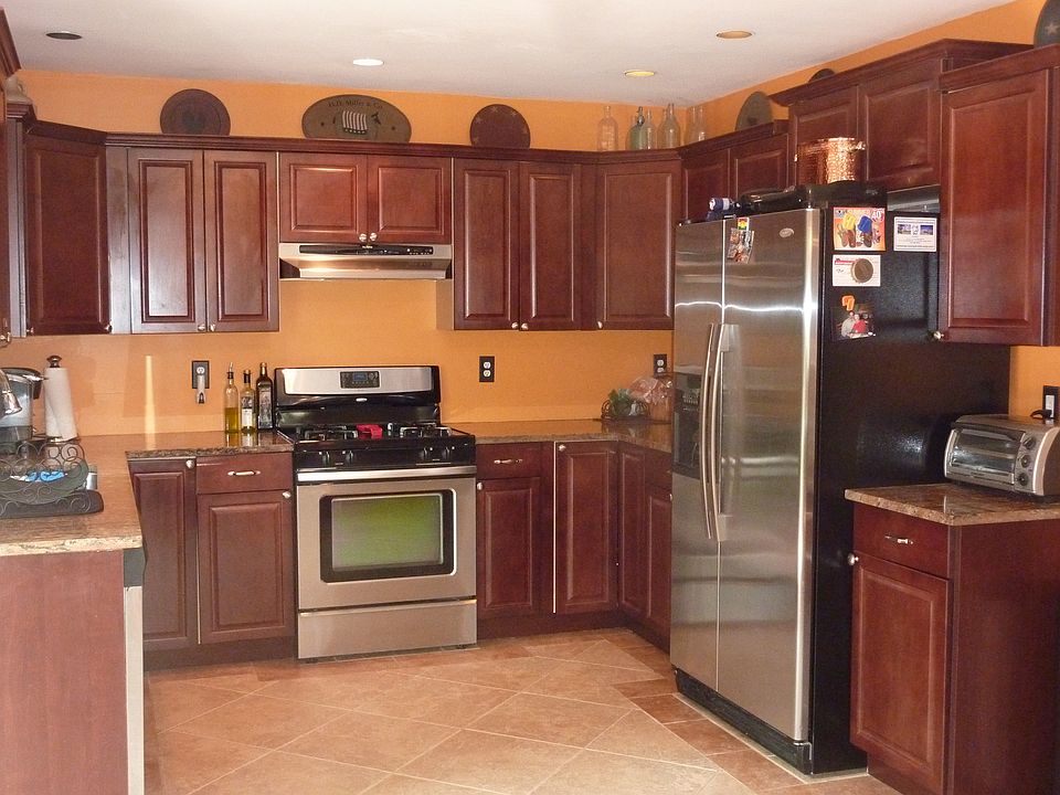 1st image of 86 Stuyvesant Dr