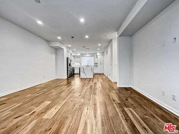 3rd image of 13205 Victory Blvd