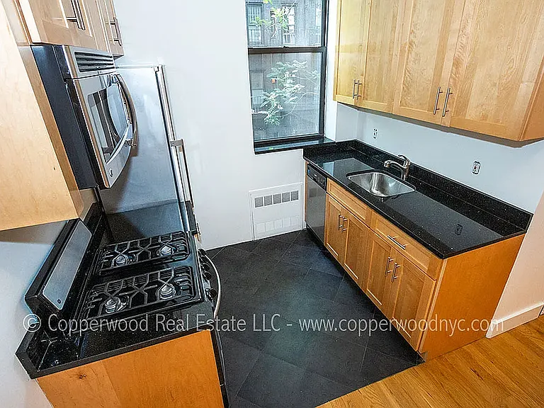 310 E 85th St #2C — Photo 3