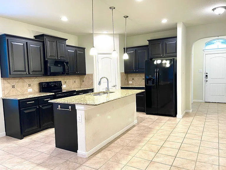 1109 Genola Dr — Photo 3