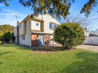 405 Massapequa Ave, Massapequa, NY 11758