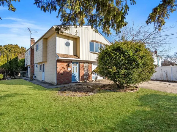 405 Massapequa Avenue, Massapequa, NY 11758