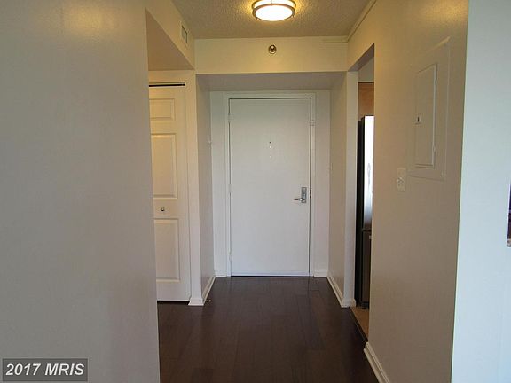2nd image of 10101 Grosvenor Pl APT 609