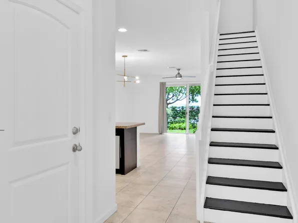 358 SE 1st Way, Deerfield Beach, FL 33441